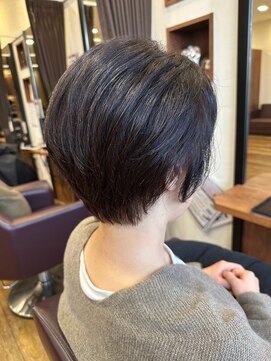 美容室ヒラトヤ 仙北店 ダークカラー大人可愛いひし形前下がりショートボブカット