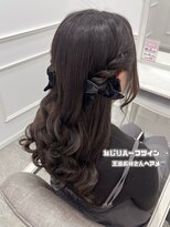 【ヘアメ】王道お姉さんへア＊ねじりハーフツイン＊新井
