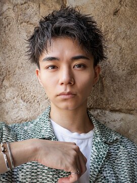 カライングドゥ(ing deux) スーツ短髪ツーブロック束感モテる黒髪シークレットパーマ流行