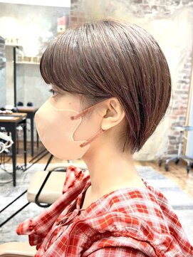 アフロート ルヴア(AFLOAT RUVUA) 「岩田莉奈」ハイライトで白髪ぼかし★くびれショートボブ　新宿