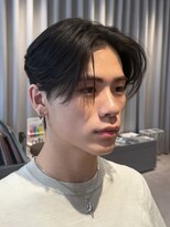 ノラギンザユー(NORA GINZA/U)&nbsp;黒髪韓国メンズヘアビジネスマンヘア刈り上げセンターパート