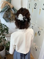 メルク ユニ(merc.uni)&nbsp;小顔ショートでもふわふわ可愛いハーフアップスタイル11/27