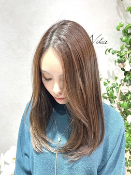 ニカ ボーテ(Nika beaute) レイヤースタイル+柔らかライトベージュ