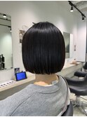 顎ライン切りっぱなしボブ