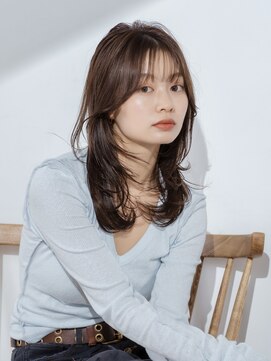 エアー 青山(AIR) レイヤーカット暗髪グレーベージュ前髪カット似合わせ