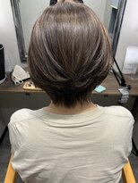 アトリエナガノ(atelier nagano)&nbsp;ニュアンスカラー/センターパート/ツヤ髪スタイル/ブルージュ