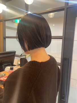ニール(Neale.) 切りっぱなしミニボブ11.07暗めカラー
