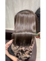 ナンバー 小山(Number.) 艶髪ベージュハイライト