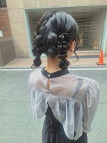 ウィーク 梅田(UiiC)&nbsp;大人ガーリー◆ツイン団子 ミディアム参列ヘア　uiicumeda sachi