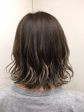 エム インターナショナル 白岡 キュート(EMU international CUTE) アッシュグレージュハイライトカラー（EMU　白岡）