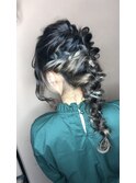 簡単編み込みダウンヘアアレンジ