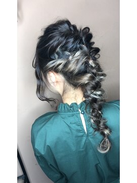 モードケイズ 阿倍野店(MODE K’s) 簡単編み込みダウンヘアアレンジ