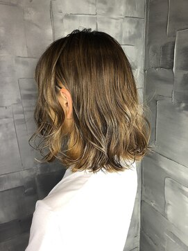 ヘアサロンM 新宿 デザインカラー/厚めバング/ローライト/スリークボブ