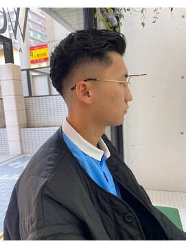 ウェルネス(Wellness) ニュアンスパーマ、スキンフェード