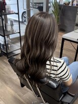 ヴィフ 大船(VIF)&nbsp;ハイライトカラー20代30代グレーベージュレイヤーロングアッシュ