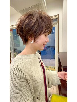 ホヌン 茅ヶ崎(Honnun) ゆるっとパーマの大人ショートボブ