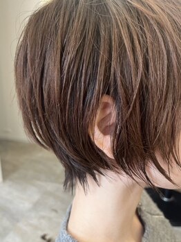 デザイン&フォルムにこだわったスタイル!時間が経ってもキレイでモチの良いショートヘアが好評♪