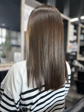 アローズ 荒尾店(arose) 30代、指通りの良いサラ艶髪フェイスレイヤー