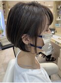 脱白髪染め 白髪ぼかしナチュラルベージュ くびれショート