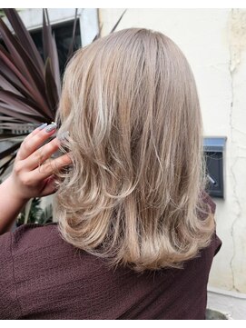 サーティーン(THIRTEEN) 【Veganカラー】で作るハイトーンヘアー♪【20代】