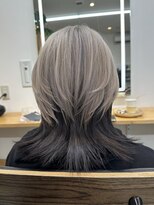 オアシス(oasis)&nbsp;【oasisオグラ】ミディアムウルフカット/ハイトーンカラー