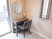 間隔を空けた待合席