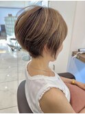 白髪ぼかしハイライトのくびれショート