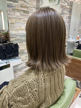 コム(com by neolive) オリーブベージュカラー