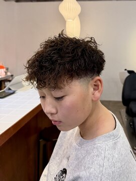 ヒュー 広島(HEW) キッズ/子供/カット/ツイストスパイラルパーマ/スペインカール