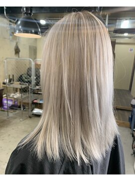 ヘアカロン 熊本本店(Hair CALON) メタリックホワイト