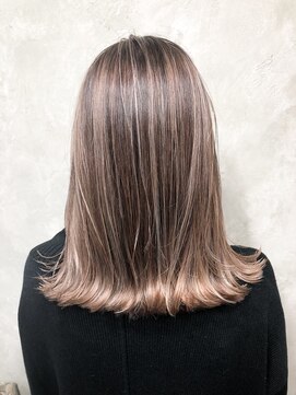 キュー(cue) 【cue】ハイライトで作る柔らかく透け感あるベージュ