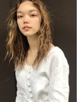 ヒート バイ アンカットラウンジ 渋谷(HEAT by UNCUT&LOUNGE) 2020トレンド入り wavyスタイル【HEAT by UNCUT&LOUNGE 渋谷】