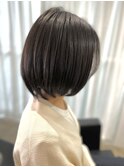小顔ショートボブ丸みショート×パープルブラック白髪ぼかし