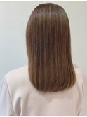 マットベージュ×白髪ぼかしハイライト