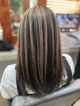 ヘアスタジオ クリブ(HAIR STUDIO CRIB) ブリーチメッシュ、ルーツカラー