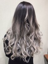 ヘアメイク ゼロサンヨンゴ(Hair Make 0345)&nbsp;プラチナホワイトグラデーション　《高倉麻未》