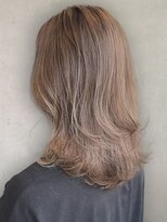 コンフィープラス(comfy plus) 20代30代大人可愛いべージュミディアムレイヤー伸ばしかけ抜け感