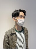 センターパートで韓国風スタイル◎