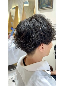 サロンドジョー(salon de joe) ツイストスパイラルパーマメンズマッシュ刈り上げ　奥東巧真