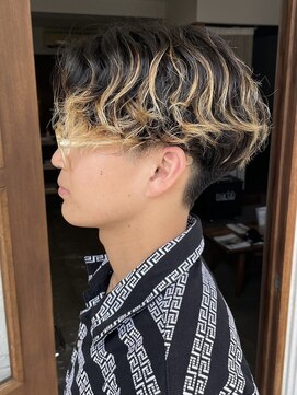 ヘアラボシロ メン(Hair lab.Shiro MEN) スパイラルパーマ/センターパート