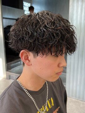 エルマーク 神戸三宮(L-MARK) スパイラルパーマツイストパーマアップバング短髪メッシュ