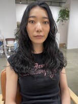 ウッド(uood)&nbsp;ラフさと色気を両立した、素髪風ウェーブ