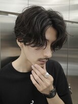 フィフス(fifth)&nbsp;原宿毛流れフェザーパーマセンターパートウルフビジネスヘア黒髪