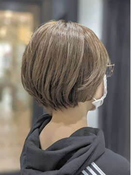 ジエクト 本店(The Ect) 丸みショート×クセ毛活かしカット×ハイトーンスタイル