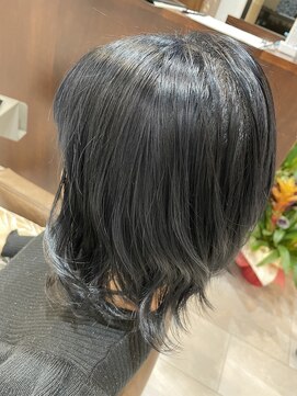 リリー(Lily) ゆる巻き 前下がりボブ