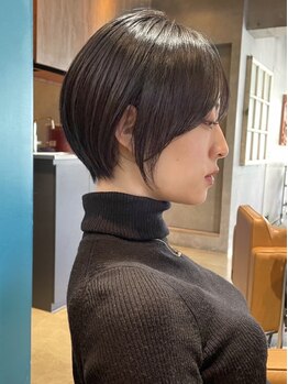 ブラウン(Brown)の写真/360°美しいシルエット。ハンサムショート・ショートボブなど人気のStyleに。首元が綺麗に見え小顔効果も◎