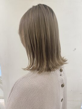 ラエティス(Laetus) ダブルカラー×ハイライトで3Dミルクティーカラー/縮毛矯正