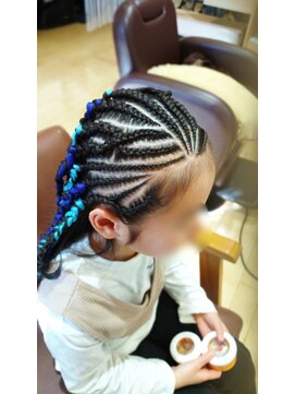 ヘアデザインフルーヴ(hair design fleuve) コーンロウ