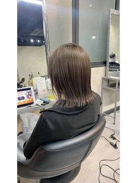 キッススワン(KISS SWAN) 【透明感ブラウン×切りっぱなしミディアム】札幌美容室