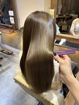 リゴッツ ドゥア プトゥリ(Regottz dua putri) アッシュベージュ　艶感カラー